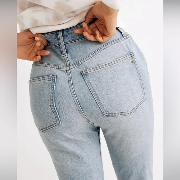 Madewell The Curvy Perfect Vintage Jean in light blue - Picture 5 of 11